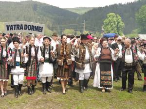 Gheorghe Flutur a intrat în horă alături de gospodarii veniţi la "Hora Bucovinei"