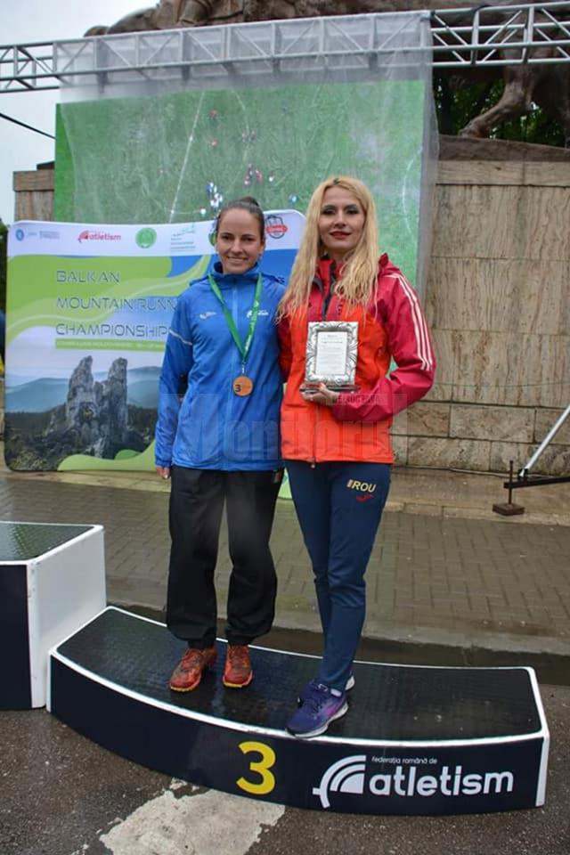 Antrenoarea Erzilia Ţâmpău si atleta Mihaela Bodnariu