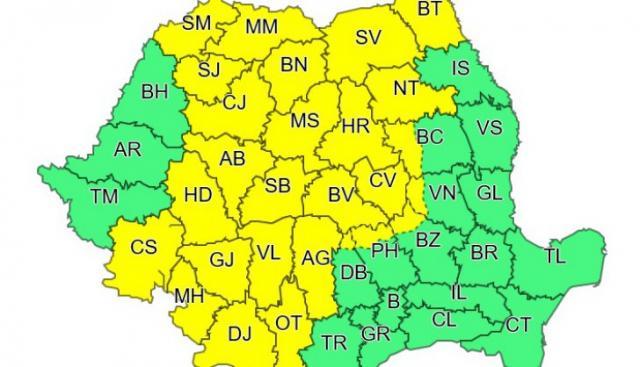Cod galben de furtuni în Suceava şi alte 26 de judeţe, până marţi dimineaţă