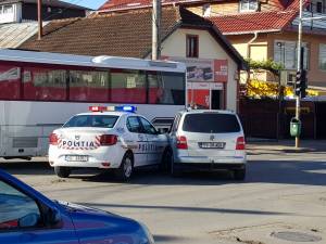 Maşină de poliţie în misiune, implicată într-o tamponare în Burdujeni