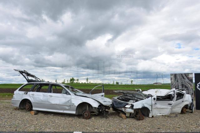 Roțile maşinilor tamponate folosite ca decor la primul metru de autostradă din Moldova, furate de hoţi
