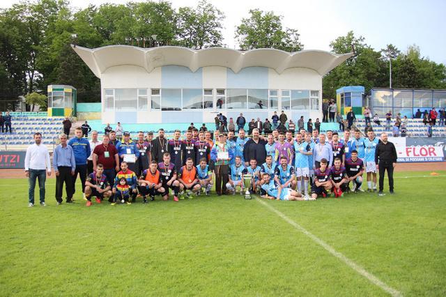 Fotografie de grup cu finaliştii Cupei României faza judeţeană