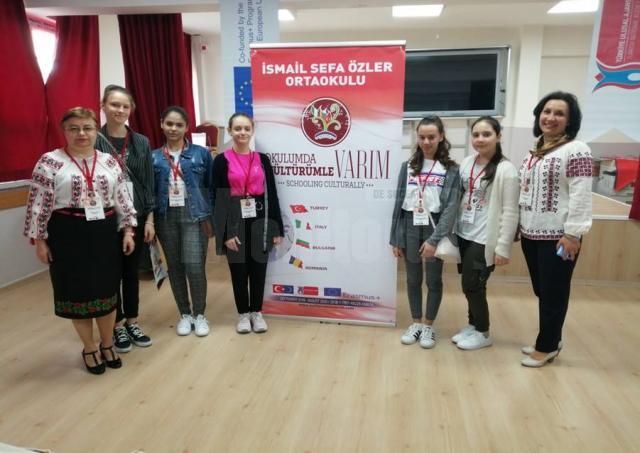 Cinci elevi şi doi profesori de la Liceul Tehnologic Cajvana au participat la o întâlnire Erasmus+ în Turcia