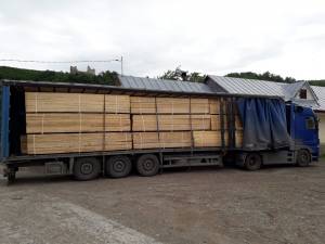 Peste 49 de metri cubi de cherestea au fost confiscați de Garda Forestieră Suceava