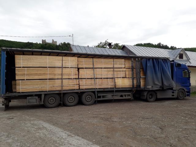 Peste 49 de metri cubi de cherestea au fost confiscați de Garda Forestieră Suceava