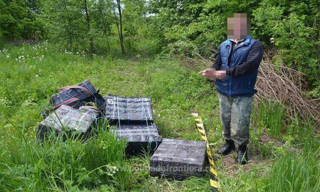 Doi ucraineni reținuți la Bilca, după interceptarea unui transport de țigări de contrabandă