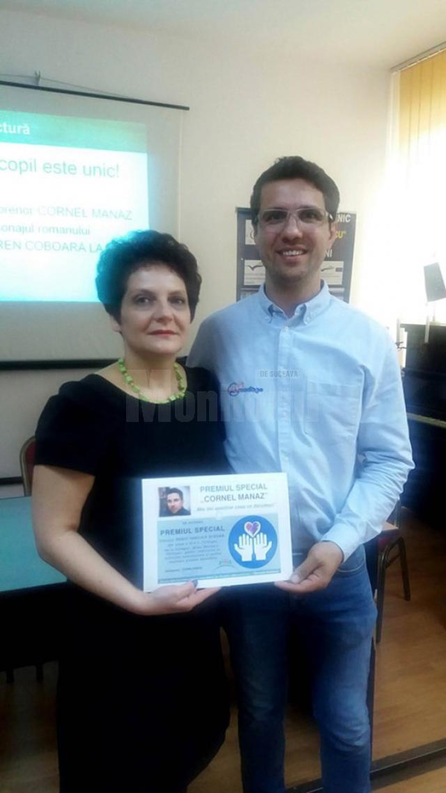 Directoarea Claudia Suseanu a ridicat premiul pentru Denis Stegar Acţiunea „Părinții, consilieri pentru lectură”