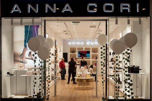 ANNA CORI, brand al fabricii de încălţăminte DENIS, a deschis un nou magazin în Piteşti