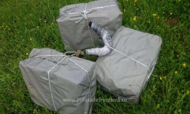 Aproape 33.000 de pachete de țigări de contrabandă și un microbuz, capturate la granița româno-ucraineană