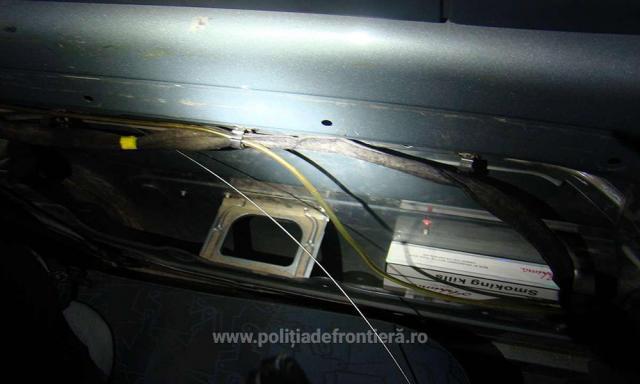 Ţigări descoperite în podul unui vagon din trenul internaţional Vadu Siret - Suceava