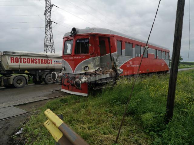 Trenul a lovit un autocamion la ieşirea din Rădăuţi spre Dorneşti