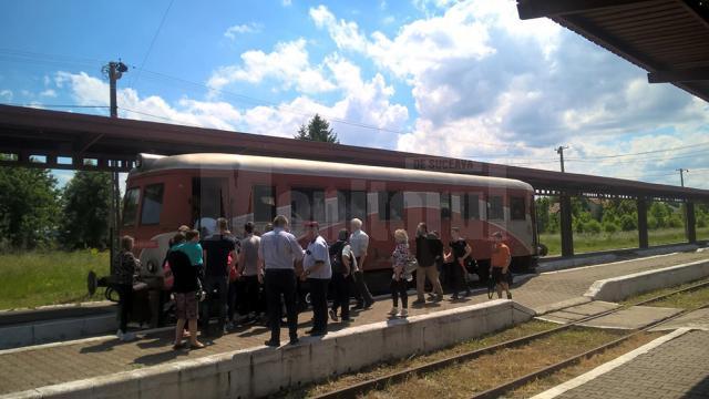 Trei zile de bătaie de joc din partea CFR faţă de călătorii de pe ruta Suceava-Putna