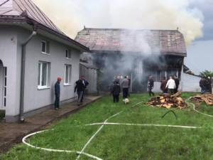 Incendiul a fost provocat de trăsnet