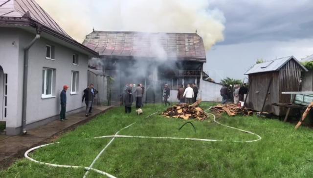 Incendiul a fost provocat de trăsnet