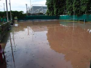 Ploile de ieri au inundat terenurile de tenis din Complexul Unirea