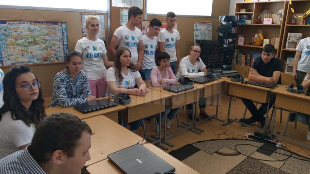Donație de zece laptopuri pentru elevii Centrului Școlar din Suceava