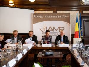 Asociația Municipiilor din România cere Guvernului să își respecte programul de guvernare și să le restituie banii pierduți în primele trei luni ale anului 2