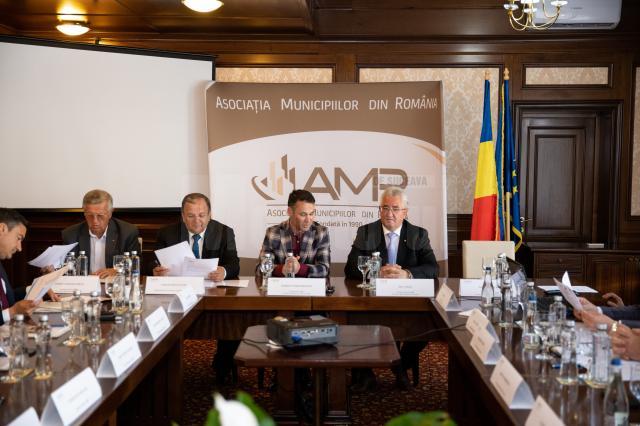 Asociația Municipiilor din România cere Guvernului să își respecte programul de guvernare și să le restituie banii pierduți în primele trei luni ale anului 2
