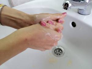 DSP recomandă insistent spălarea mâinilor, ca principală metodă de prevenire a bolii diareice acute