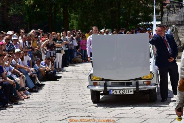 Dănuţ Crainiciuc şi autoturismul Dacia 1300 din 1969, primul an în care s-a fabricat modelul, cu seria de şasiu 00002