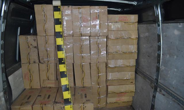 Contrabandist ucrainean reţinut şi ţigări de contrabandă, de aproape 100.000 de euro, confiscate la Bilca