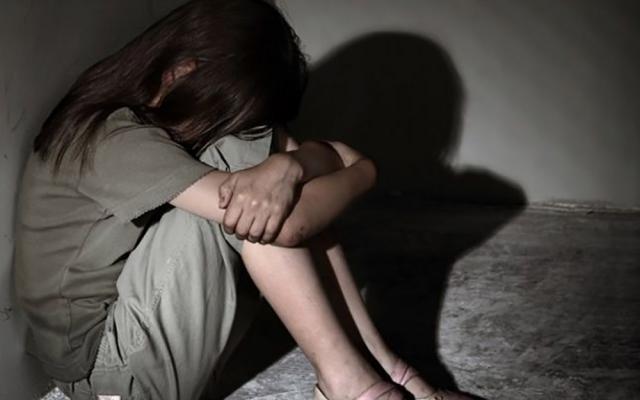 Fată de 12 ani, abuzată sexual de mai mulţi ani. Tatăl şi unchiul, printre cei anchetaţi. Foto: adevarul.ro