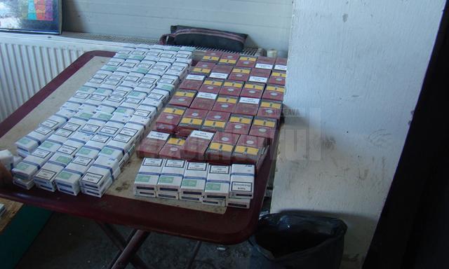 Aproape 300 de pachete de ţigări, ascunse în cutii de prăjituri, au fost descoperite de poliţiştii de frontieră suceveni din Punctul de Trecere a Frontierei Siret