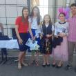 Copiii premiaţi de Cornel şi Iulia Manaz