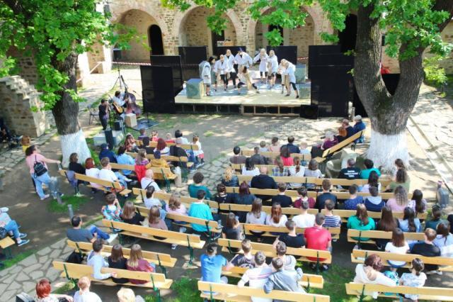 Zilele Teatrului "Matei Vișniec" au însemnat  32 de spectacole în 58 de reprezentații, timp de 15 zile