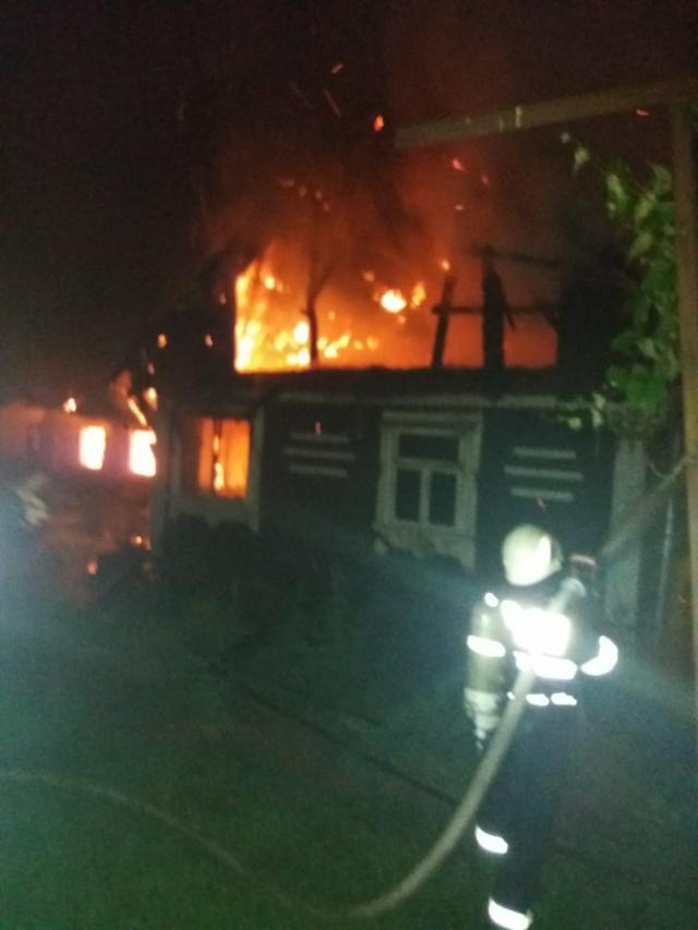 Incendiul s-ar fi produs din cauza unei ţigări aprinse şi nesupravegheate de către victimă, care consumase în cursul serii alcool