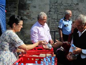 Primarul Sucevei si familia sa împart în fiecare an 5000 de sarmale pelerinilor veniți la Sf. Ioan