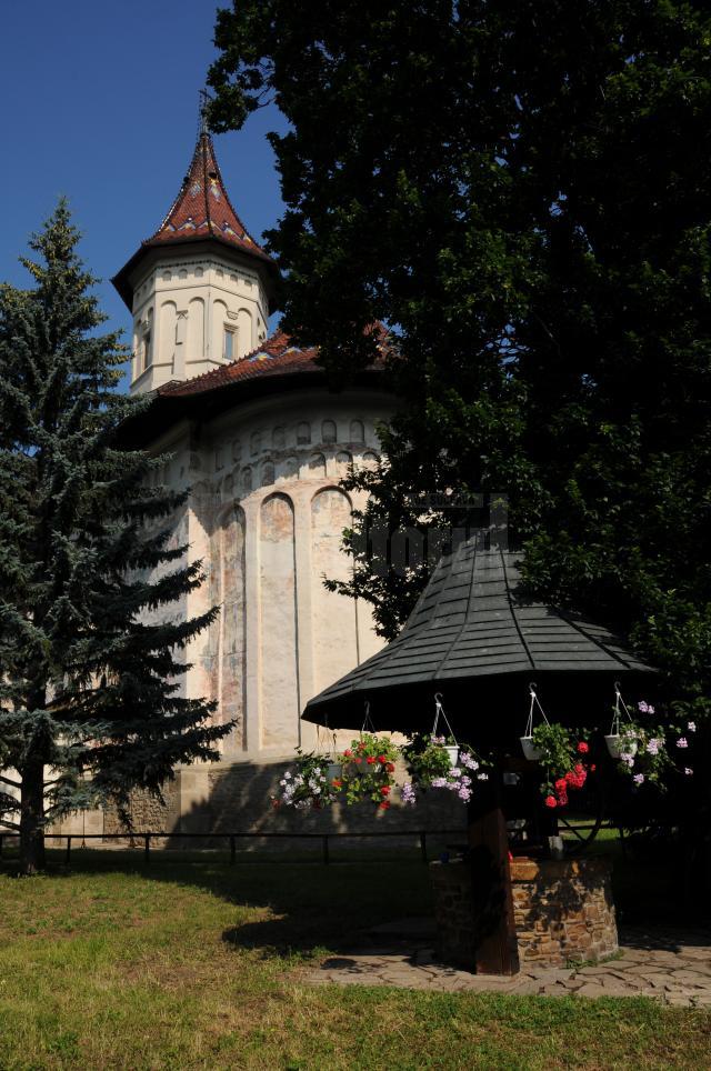 Manastirea Sf. Ioan cel Nou de la Suceava asteapta credinciosii in perelinaj