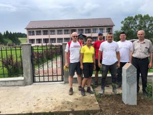 Asociaţia Tășuleasa Social a reînceput marcarea traseului "Via Transilvanica" din judeţul Suceava Foto:Via Transilvanica