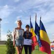 Antrenoarea Erzilia Ţâmpău şi atleta sa Mădălina Sârbu, dublă medaliată cu argint la aceste naţionale de juniori I