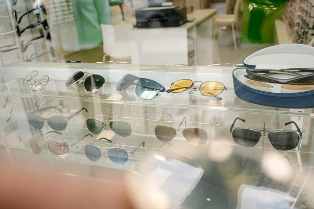 Stil, eleganţă şi protecţie împotriva razelor UV, cu ochelarii de soare de la OPTIK TATARU