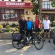 Cei cinci humoreni plecaţi în turul ţării cu bicicletele au străbătut deja mai bine de jumătate din traseu