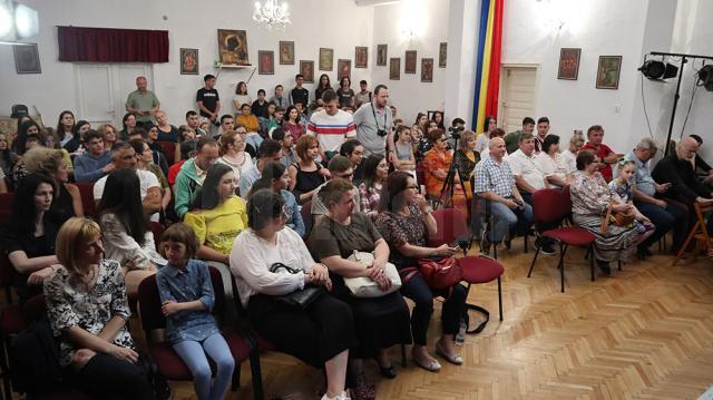 La Fălticeni, avanpremiera spectacolului „Aproape Labiş”