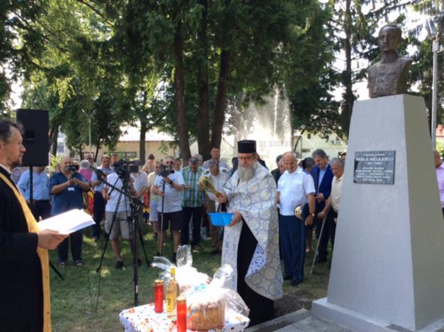Bustul eroului aviator căpitan Vasile Niculescu a fost dezvelit ieri, la Rădăuţi, în parcul din vecinătatea Colegiului Naţional „Eudoxiu Hurmuzachi”