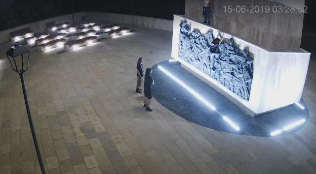 Un grup de adolescenţi a vandalizat statuia ecvestră a lui Ștefan cel Mare