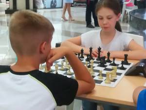 Locuri meritorii pentru elevi suceveni de la Palatul Copiilor, la un concurs de şah desfăşurat la Vaslui