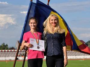 Campioana națională Talida Maria Sfârghiu alături de antrenoarea Erzilia Tâmpău