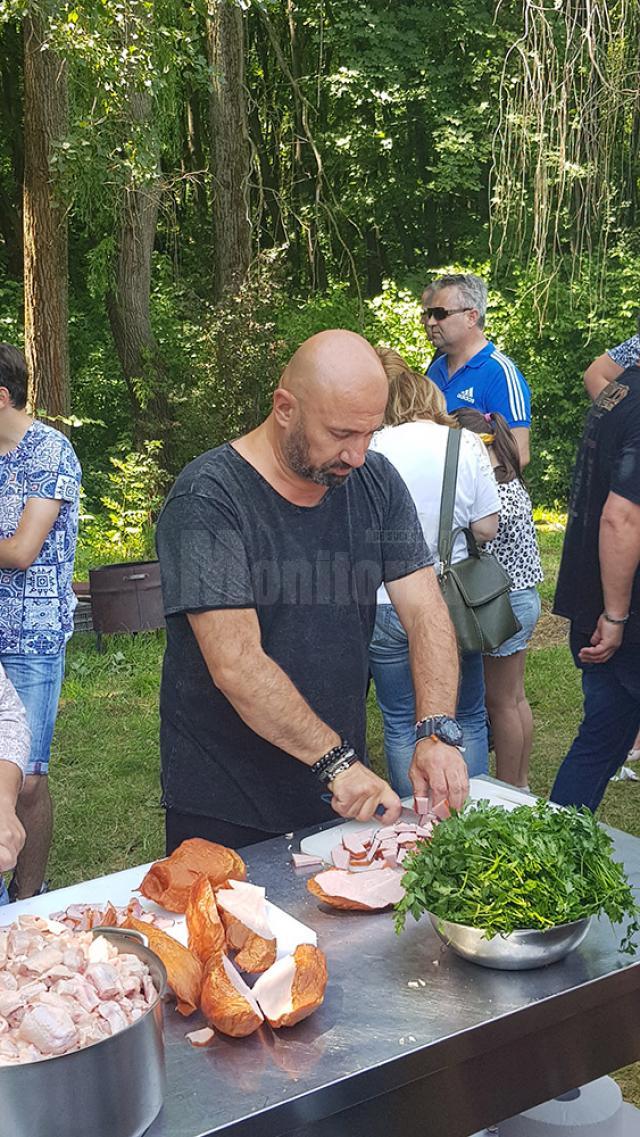 Chef Cătălin Scărlătescu i-a răsfățat pe suceveni cu preparate culinare de odinioară