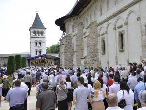 Câteva mii de credincioşi sunt aşteptaţi la Mănăstirea Putna, la sărbătoarea Sfântului Ştefan cel Mare