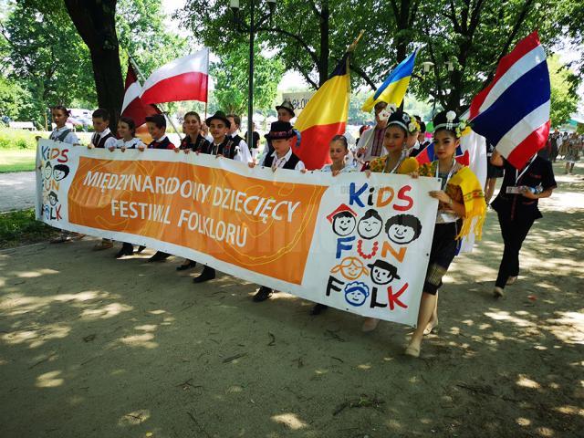 Ansamblul „Balada Dornelor”, la un festival internaţional de folclor, în Polonia