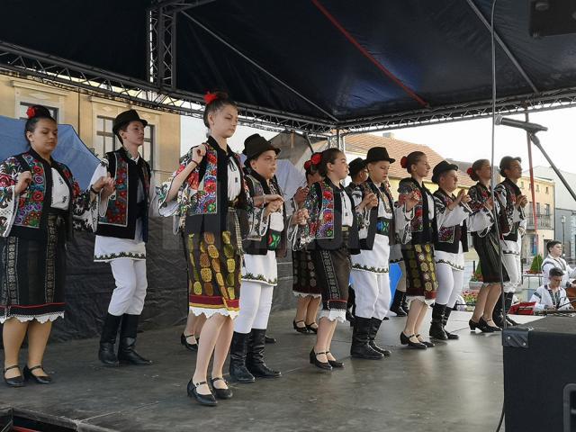 Ansamblul „Balada Dornelor”, la un festival internaţional de folclor, în Polonia