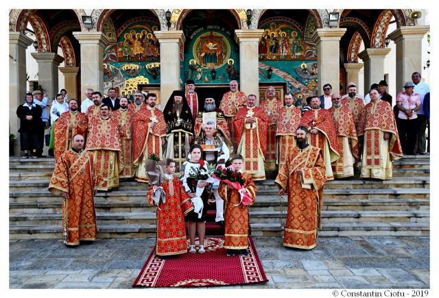 Liturghie arhierească la Catedrala cu hramurile „Naşterea Maicii Domnului” şi „Sfinţii Români” din Gura Humorului