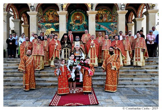 Liturghie arhierească la Catedrala cu hramurile „Naşterea Maicii Domnului” şi „Sfinţii Români” din Gura Humorului