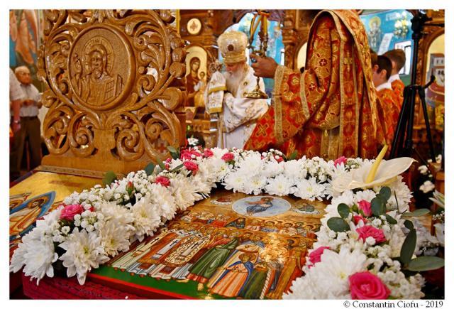 Liturghie arhierească la Catedrala cu hramurile „Naşterea Maicii Domnului” şi „Sfinţii Români” din Gura Humorului