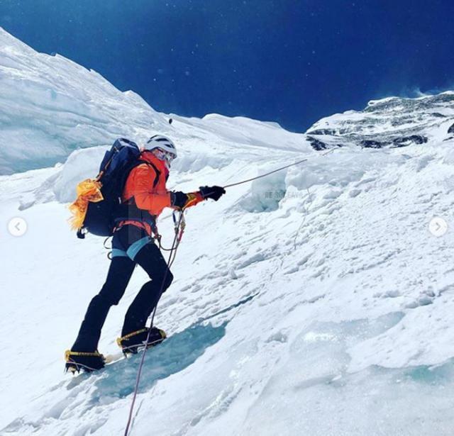 Otilia Ciotău a escaladat și coborât celebrul vârf din munții Himalaya, în ciuda condițiilor extreme și a faptului că avea patru coaste recent fracturate