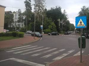 Intersecţia străzilor Ciprian Porumbescu cu Mihai Viteazul nu  are indicator de cedare a trecerii